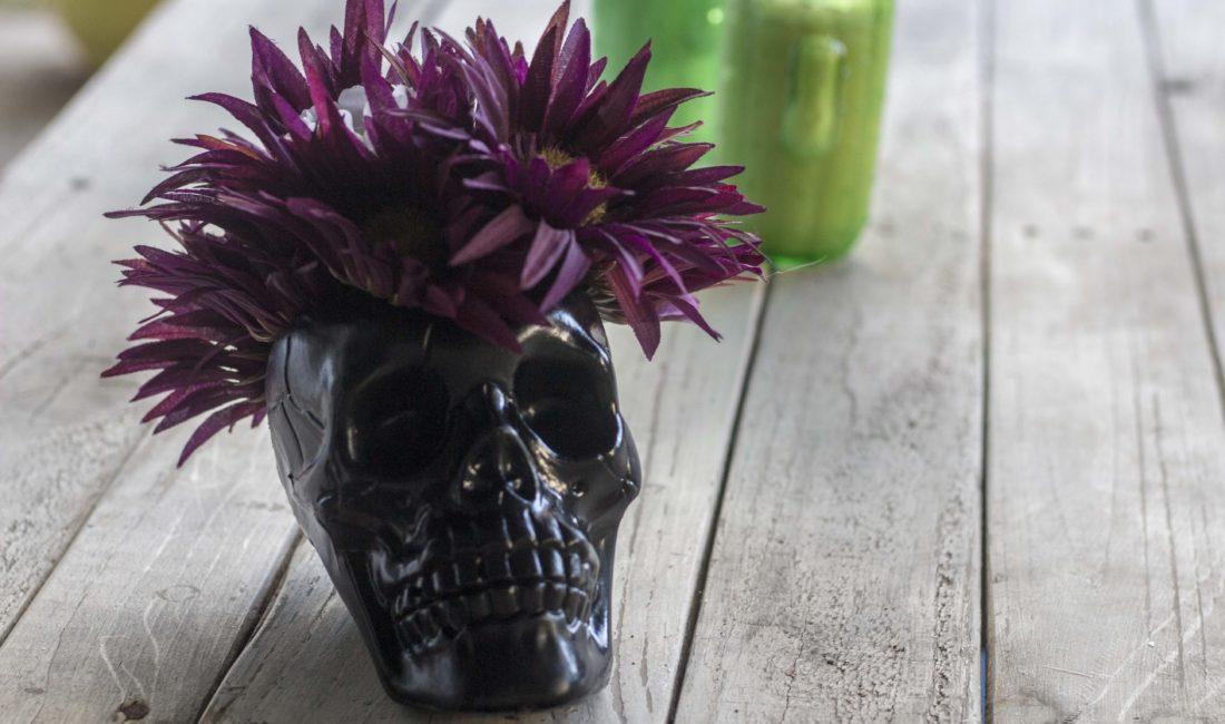 How to transform a dollar store skull into a Halloween vase